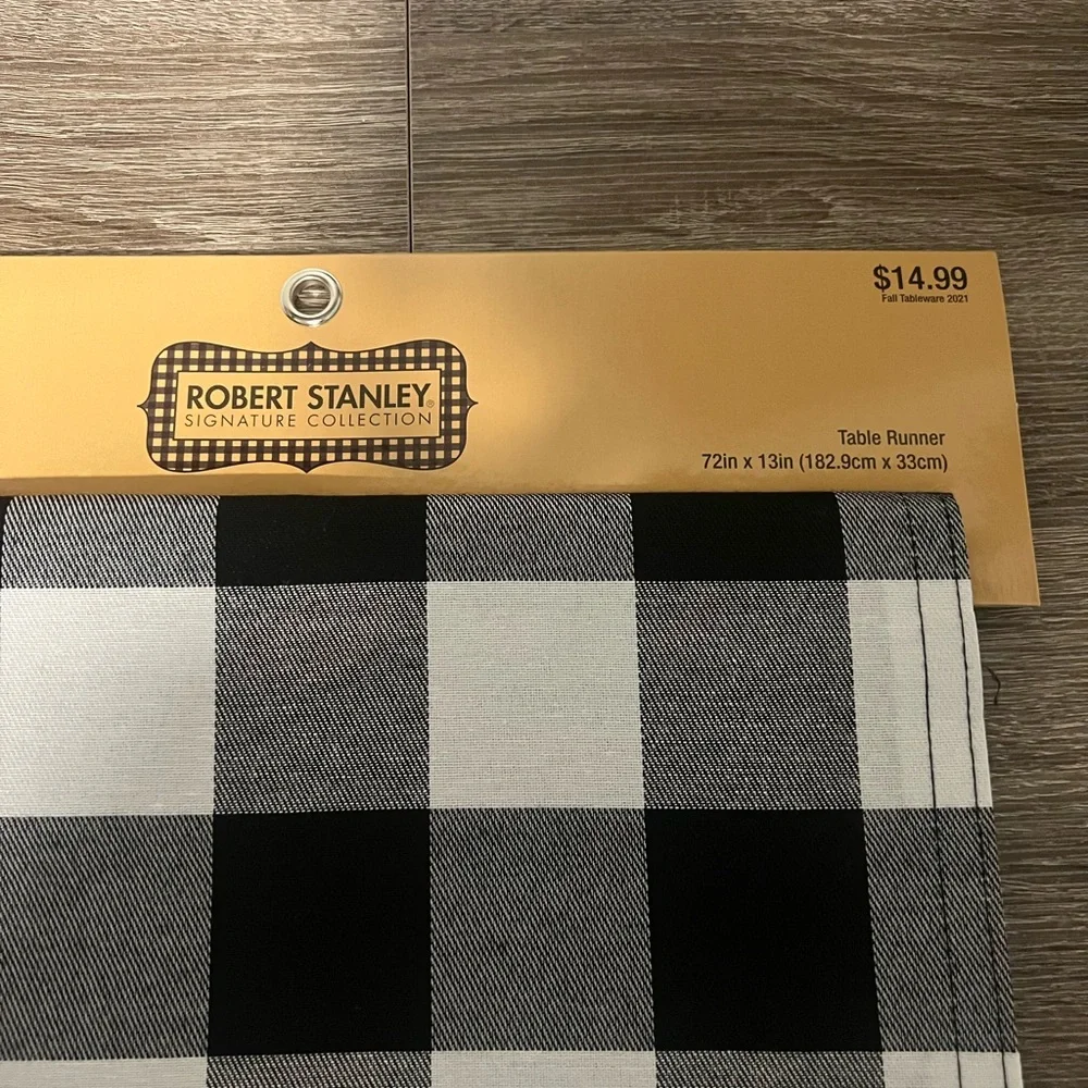 Table Runner - Picture 2 of 3